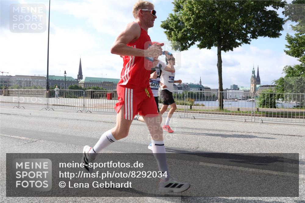 29.06.2025 - hella hamburg halbmarathon Lena Gebhardt http://msf.ph/oto/8292034 29.06.2025 09:46:29 Lombardsbrücke 4477, 13961, 1344, 1889, 2243, 2525, 3809, 3843, 3955, 4477, 4812, 4944, 5042, 5048, 5152, 6169, 6495, 6683, 7055, 7534, 7628, 7845, 7901, 8312, 8784, 8864, 8956, 9345, 10298, 10453, 10865, 10927, 10929, 11199, 11230, 11282, 11304, 11661, 11833, 12447, 12987, 13252, 13617, 13961, 14276, 14293, 14310, 15115, 15391, 15689, 15902, 16065, 16140, 16243, 16507, 16580, 16811, 16931, 16957, 17213, 17768 meine-sportfotos.de