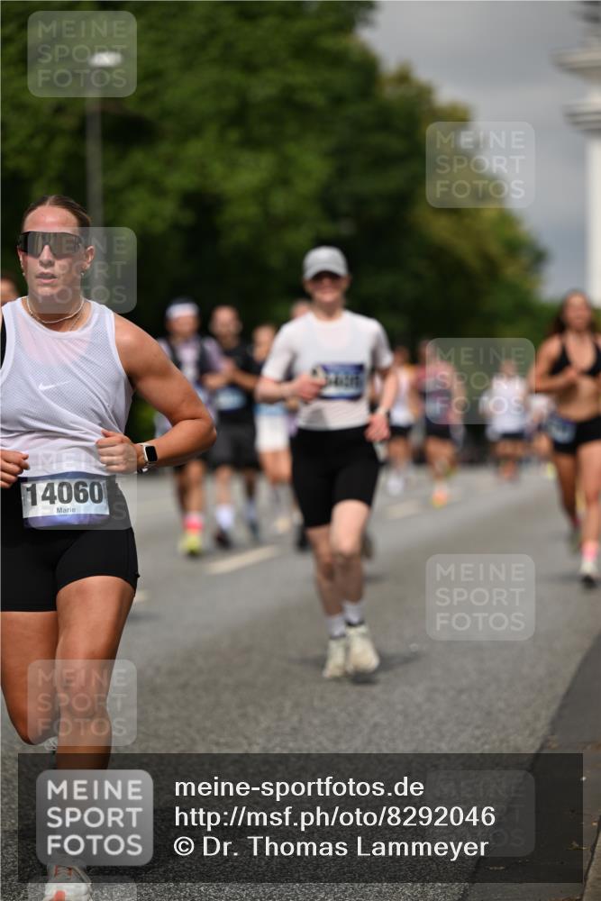 29.06.2025 - hella hamburg halbmarathon Dr. Thomas Lammeyer http://msf.ph/oto/8292046 29.06.2025 10:16:07 Kennedybrücke 1249, 1610, 1785, 1790, 1850, 1851, 2963, 2964, 3182, 3248, 3262, 3746, 3837, 4453, 4499, 5166, 5176, 6822, 6871, 6966, 7370, 8206, 8207, 8971, 9119, 9253, 9254, 9405, 10685 meine-sportfotos.de