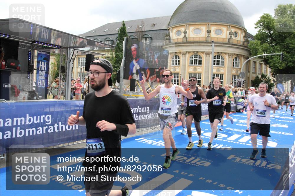 29.06.2025 - hella hamburg halbmarathon Michael Strokosch http://msf.ph/oto/8292056 29.06.2025 10:56:20 Ziel 1193, 5465, 7547, 9903, 10789, 11309, 12348, 14363, 15300, 15484, 16113, 16375, 16634, 17468, 18117, 18495, 18652, 18741, 19152 meine-sportfotos.de