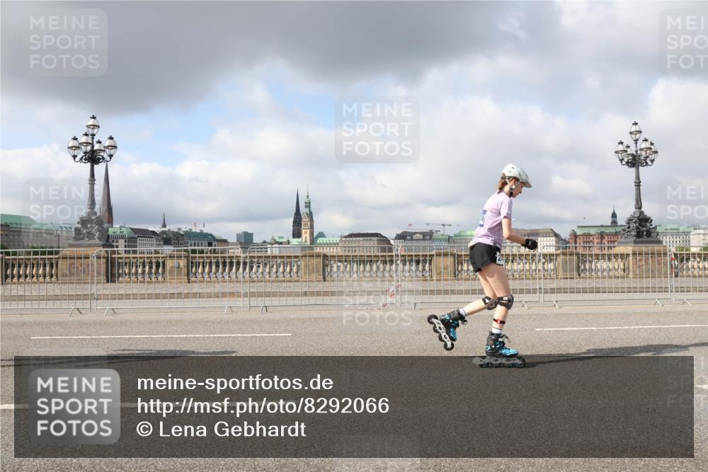 29.06.2025 - hella hamburg halbmarathon Lena Gebhardt http://msf.ph/oto/8292066 29.06.2025 09:05:49 Lombardsbrücke  meine-sportfotos.de