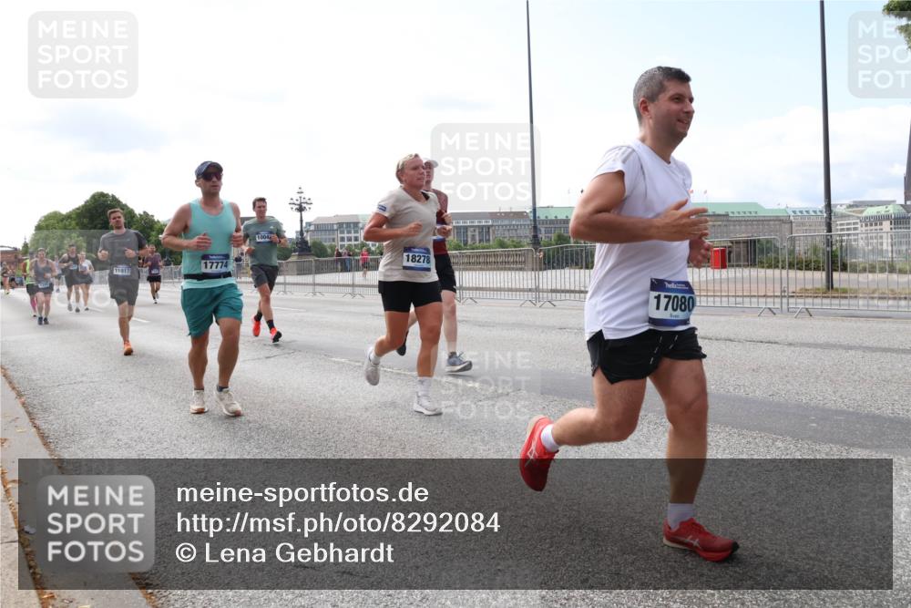 29.06.2025 - hella hamburg halbmarathon Lena Gebhardt http://msf.ph/oto/8292084 29.06.2025 10:11:52 Lombardsbrücke 1062, 1328, 1531, 1790, 1866, 1992, 3363, 4227, 5379, 5605, 7571, 8115, 8807, 8810, 9191, 9428, 10042, 10372, 10409, 10428, 11321, 11507, 11525, 11537, 11581, 11755, 11917, 12473, 13171, 13177, 13203, 13542, 13939, 13958, 14008, 14060, 14196, 14384, 15137, 15797, 15945, 16976, 17080, 17638, 17774, 17866, 18261, 18278, 18382, 18395, 18655 meine-sportfotos.de