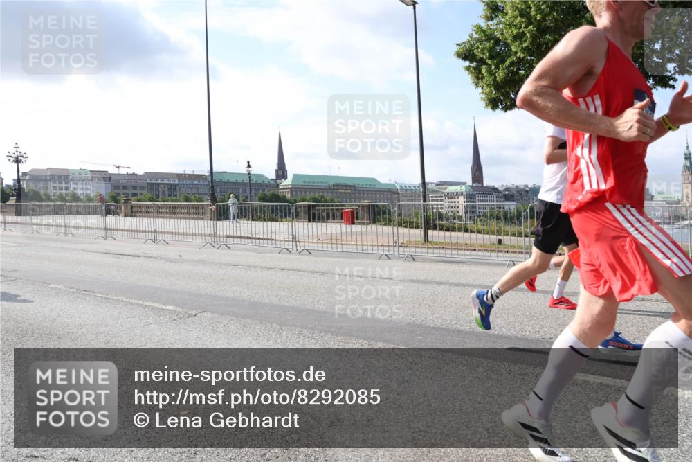 29.06.2025 - hella hamburg halbmarathon Lena Gebhardt http://msf.ph/oto/8292085 29.06.2025 09:46:29 Lombardsbrücke 1344, 1889, 2243, 2525, 3809, 3843, 3955, 4477, 4812, 4944, 5042, 5048, 5152, 6169, 6495, 6683, 7055, 7534, 7628, 7845, 7901, 8312, 8784, 8864, 8956, 9345, 10298, 10453, 10865, 10927, 10929, 11199, 11230, 11282, 11304, 11661, 11833, 12447, 12987, 13252, 13617, 13961, 14276, 14293, 14310, 15115, 15391, 15689, 15902, 16065, 16140, 16243, 16507, 16580, 16811, 16931, 16957, 17213, 17768 meine-sportfotos.de