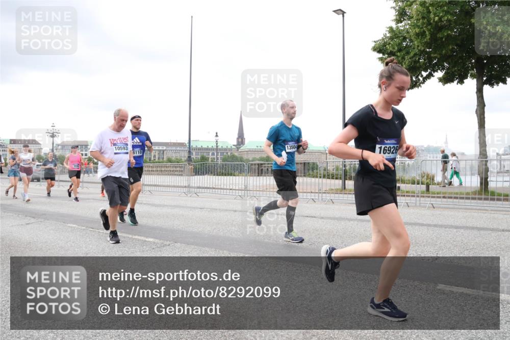 29.06.2025 - hella hamburg halbmarathon Lena Gebhardt http://msf.ph/oto/8292099 29.06.2025 10:55:52 Lombardsbrücke 10593, 8110, 13504, 16926, 6, 1616, 1873, 1909, 1917, 2095, 2793, 3101, 3244, 3268, 4265, 4354, 4470, 4473, 4836, 4896, 5220, 5222, 5306, 5487, 5575, 5994, 6055, 6056, 6113, 6257, 6494, 6594, 7516, 7548, 7616, 7680, 7969, 8005, 8110, 8305, 8527, 8532, 8533, 8626, 8648, 9548, 9614, 9618, 9838, 9857, 9858, 9861, 9865, 9956, 10094, 10436, 10438, 10449, 10559, 10593, 10640, 10885, 11903, 11962, 11963, 12695, 12902, 14727 meine-sportfotos.de