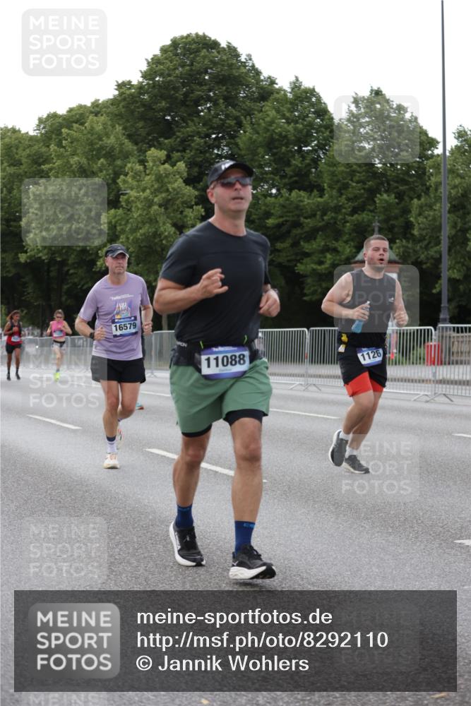29.06.2025 - hella hamburg halbmarathon Jannik Wohlers http://msf.ph/oto/8292110 29.06.2025 10:04:30 Lombardsbrücke 1126, 1316, 1559, 2424, 2463, 2628, 2698, 3071, 3413, 4394, 4538, 4951, 7302, 8049, 8089, 9019, 10100, 11088, 11551, 11595, 12125, 13242, 13533, 15532, 16134, 16357, 16579, 16995, 17112, 17540, 17814, 17818, 18556 meine-sportfotos.de
