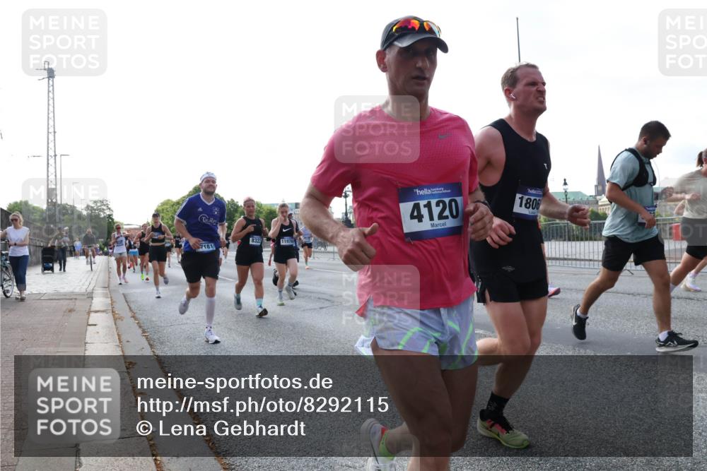 29.06.2025 - hella hamburg halbmarathon Lena Gebhardt http://msf.ph/oto/8292115 29.06.2025 09:58:51 Lombardsbrücke 8322, 7181, 11976, 4120, 1806, 1285, 1410, 1485, 1715, 1719, 1727, 1946, 1951, 1972, 2029, 2518, 2656, 2741, 2840, 2883, 2907, 2911, 3037, 3041, 3097, 3334, 3819, 3859, 3952, 4120, 4152, 4167, 5077, 5084, 5259, 5378, 5391, 5894, 6294, 6399, 6433, 6592, 6629, 6657, 6759, 6877, 7082, 7232, 7369, 7716, 7732, 8068, 8311, 8322, 8393, 8639, 8721, 8772, 8798, 8825, 9655, 9727, 9770, 9884, 10488 meine-sportfotos.de