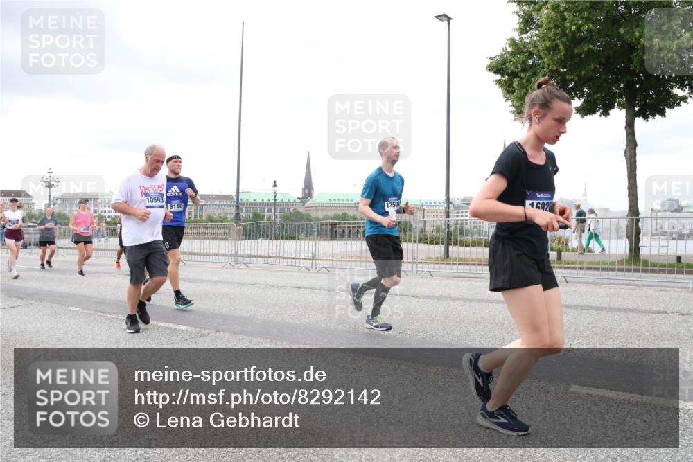 29.06.2025 - hella hamburg halbmarathon Lena Gebhardt http://msf.ph/oto/8292142 29.06.2025 10:55:52 Lombardsbrücke 10416, 10593, 6, 8110, 13504, 6926, 1616, 1873, 1909, 1917, 2095, 2793, 3101, 3244, 3268, 4265, 4354, 4470, 4473, 4836, 4896, 5220, 5222, 5306, 5487, 5575, 5994, 6055, 6056, 6113, 6257, 6494, 6594, 7516, 7548, 7616, 7680, 7969, 8005, 8110, 8305, 8527, 8532, 8533, 8626, 8648, 9548, 9614, 9618, 9838, 9857, 9858, 9861, 9865, 9956, 10094, 10436, 10438, 10449, 10559, 10593, 10640, 10885, 11903, 11962, 11963, 12695, 12902, 14727 meine-sportfotos.de