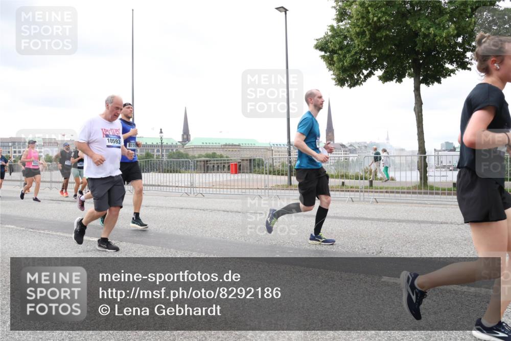 29.06.2025 - hella hamburg halbmarathon Lena Gebhardt http://msf.ph/oto/8292186 29.06.2025 10:55:53 Lombardsbrücke 10593, 8110, 1616, 1738, 1873, 1909, 1917, 2095, 2793, 3101, 3244, 3268, 4265, 4354, 4470, 4473, 4836, 4896, 5220, 5222, 5306, 5487, 5575, 5994, 6055, 6056, 6113, 6257, 6494, 6594, 6968, 7516, 7548, 7616, 7969, 8005, 8110, 8305, 8527, 8532, 8533, 8626, 8648, 9548, 9614, 9618, 9838, 9857, 9858, 9861, 9865, 9956, 10094, 10436, 10438, 10449, 10559, 10593, 10640, 10885, 10987, 11903, 11962, 11963, 12695, 12902 meine-sportfotos.de