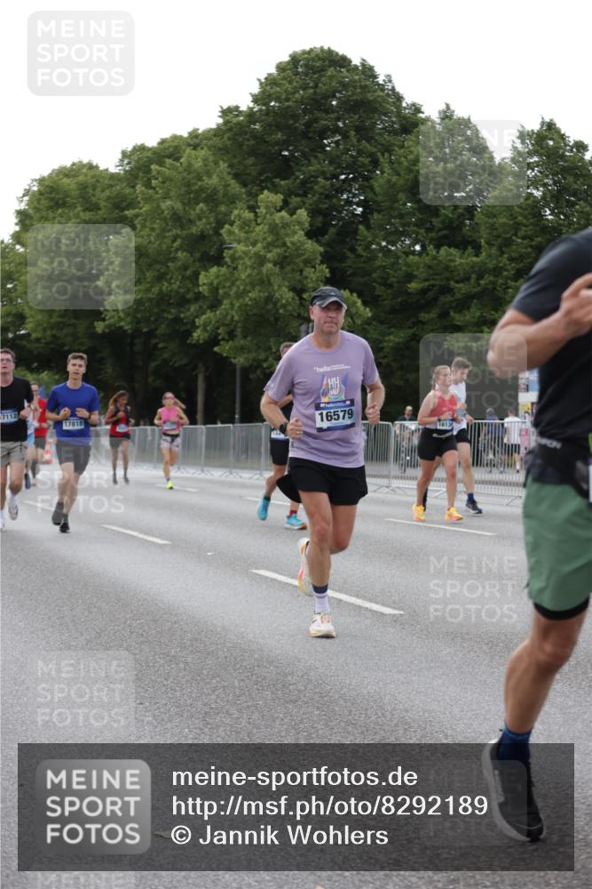 29.06.2025 - hella hamburg halbmarathon Jannik Wohlers http://msf.ph/oto/8292189 29.06.2025 10:04:31 Lombardsbrücke 1126, 1316, 1559, 2424, 2463, 2628, 2698, 3071, 3413, 4394, 4538, 4951, 7302, 8049, 8089, 9019, 10100, 11088, 11551, 11595, 12125, 13242, 13327, 13533, 15532, 16134, 16357, 16579, 16995, 17112, 17540, 17814, 17818, 18189, 18556 meine-sportfotos.de