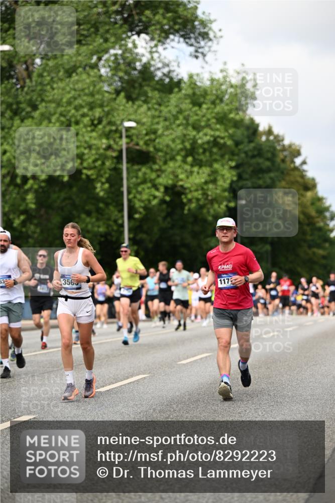29.06.2025 - hella hamburg halbmarathon Dr. Thomas Lammeyer http://msf.ph/oto/8292223 29.06.2025 10:37:25 Kennedybrücke 1078, 1199, 1324, 1373, 1732, 1879, 1995, 2085, 2342, 2384, 2838, 3221, 3341, 3422, 3560, 3653, 3871, 4030, 4164, 4446, 5180, 5581, 5917, 6773, 6999, 7308, 7705, 8175, 8595, 8839, 8891, 8993, 9289, 9471, 9591, 9750, 9768, 9780 meine-sportfotos.de