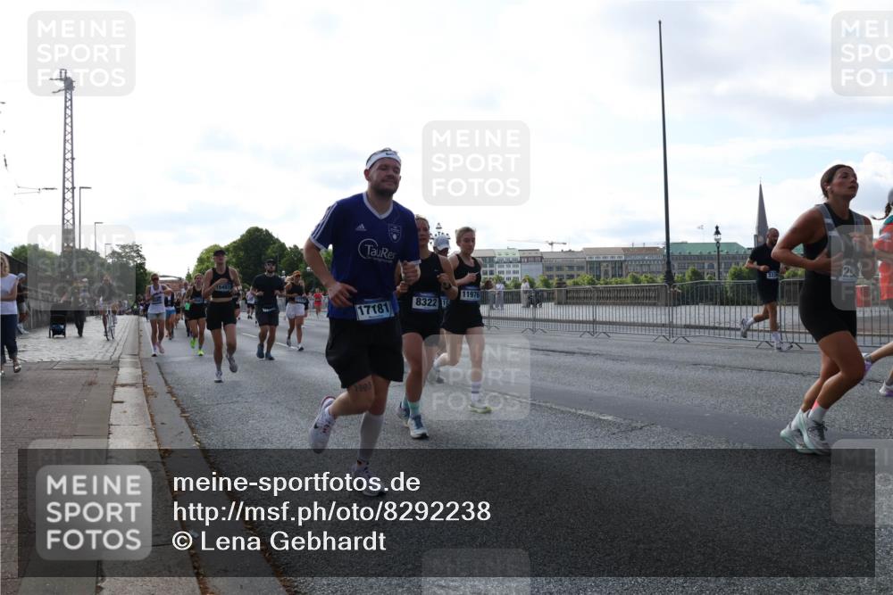 29.06.2025 - hella hamburg halbmarathon Lena Gebhardt http://msf.ph/oto/8292238 29.06.2025 09:58:52 Lombardsbrücke 15497, 111, 17181, 8322, 1, 11976, 1995, 1285, 1410, 1485, 1715, 1719, 1727, 1946, 1951, 1972, 2029, 2518, 2656, 2741, 2840, 2883, 2907, 2911, 3037, 3041, 3097, 3334, 3819, 3859, 3952, 4120, 4152, 4167, 5077, 5084, 5259, 5378, 5391, 5894, 6294, 6399, 6433, 6592, 6629, 6657, 6759, 6877, 7082, 7232, 7369, 7716, 7732, 7864, 8068, 8322, 8393, 8639, 8721, 8772, 8798, 8825, 9655, 9727, 9770, 9884, 10488 meine-sportfotos.de