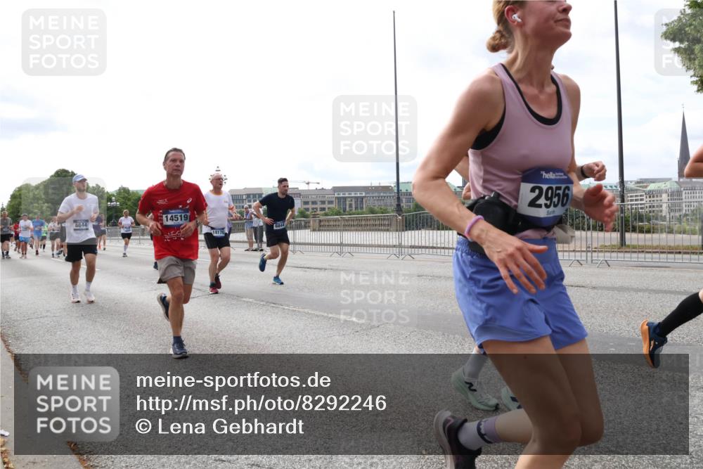 29.06.2025 - hella hamburg halbmarathon Lena Gebhardt http://msf.ph/oto/8292246 29.06.2025 10:21:19 Lombardsbrücke 8844, 14519, 18170, 2956, 1028, 1072, 1266, 1401, 1658, 2271, 2383, 2635, 2815, 2923, 2945, 2956, 2986, 3122, 3161, 3453, 3770, 3813, 3817, 3825, 3826, 4082, 4350, 4697, 4786, 5041, 5061, 5122, 5373, 5395, 5412, 5493, 5767, 6103, 6275, 6308, 6844, 7228, 7375, 7522, 7553, 7608, 7781, 8095, 8113, 8286, 8724, 8726, 8844, 9005, 9011, 9100, 9108, 9236, 9369, 9483, 9499, 9501, 9532, 9624, 10374, 10585, 10602, 10874, 11698, 12175, 12694, 13057, 13508 meine-sportfotos.de