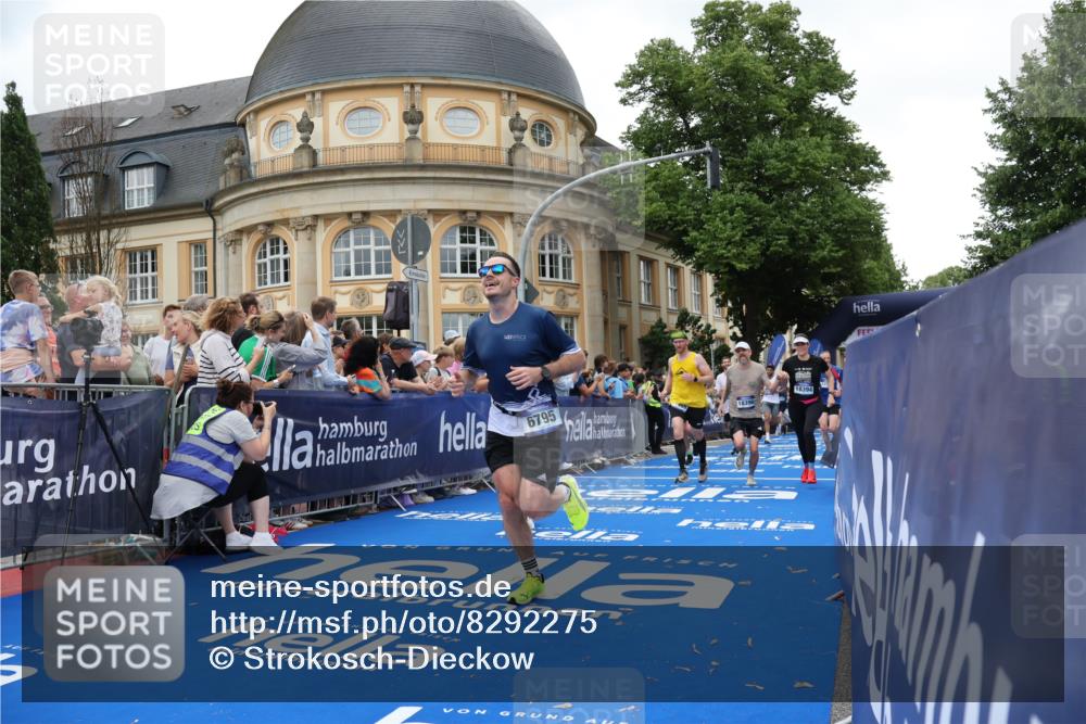 29.06.2025 - hella hamburg halbmarathon Strokosch-Dieckow http://msf.ph/oto/8292275 29.06.2025 10:50:27 Ziel 1750, 3414, 4127, 4247, 5447, 6282, 6795, 7397, 8153, 8576, 8899, 11214, 11455, 12035, 12624, 13812, 14034, 14626, 15803, 16806, 17179, 17247, 17319, 18006, 18394 meine-sportfotos.de