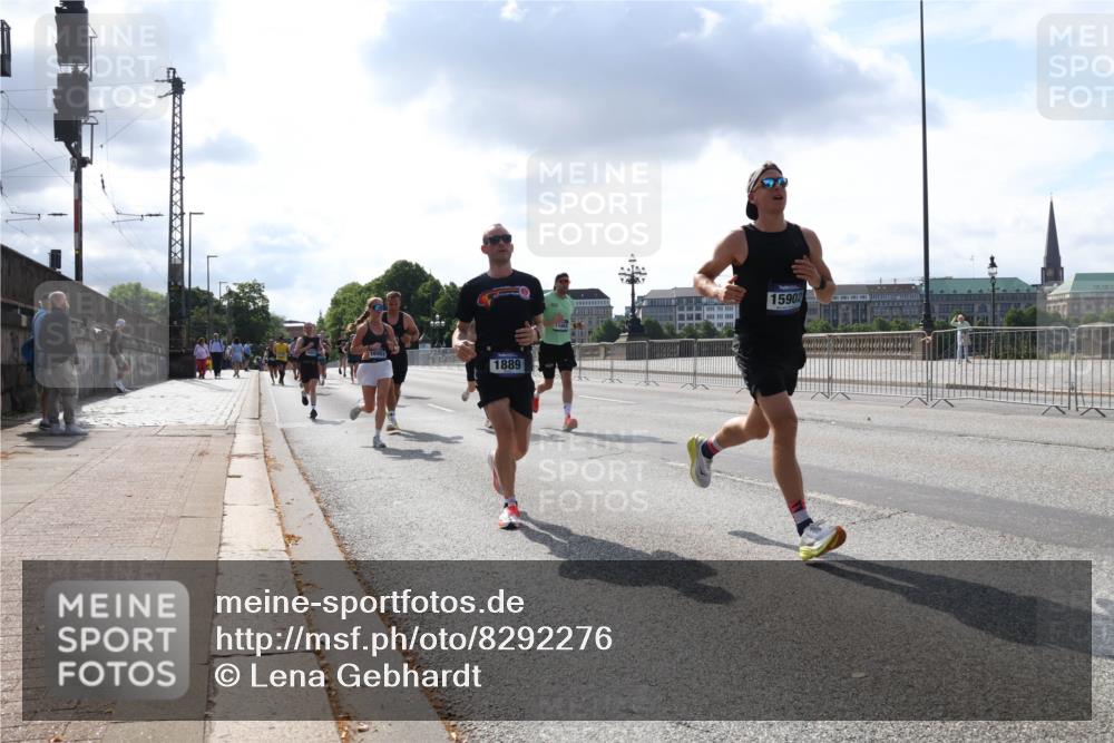 29.06.2025 - hella hamburg halbmarathon Lena Gebhardt http://msf.ph/oto/8292276 29.06.2025 09:46:30 Lombardsbrücke 1695, 1889, 15902, 1344, 1889, 2243, 2525, 3809, 3843, 3955, 4477, 4812, 4944, 5042, 5048, 5152, 6169, 6495, 6683, 7055, 7534, 7628, 7845, 7901, 8312, 8784, 8864, 8956, 9345, 10298, 10453, 10865, 10927, 10929, 11199, 11230, 11282, 11304, 11661, 11833, 12447, 12987, 13252, 13617, 13961, 14276, 14293, 14310, 15115, 15391, 15689, 15902, 16065, 16140, 16243, 16507, 16580, 16811, 16931, 16957, 17213, 17768 meine-sportfotos.de