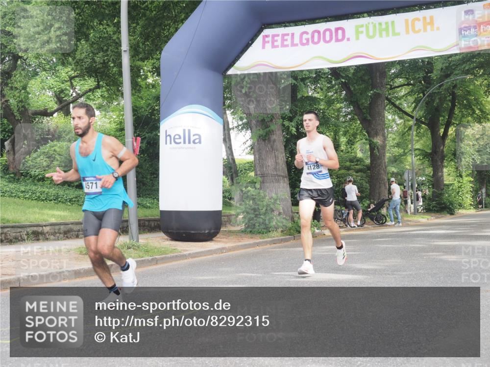 29.06.2025 - hella hamburg halbmarathon KatJ http://msf.ph/oto/8292315 29.06.2025 10:13:04 Zwischen KM18-KM19 4128, 4571 meine-sportfotos.de