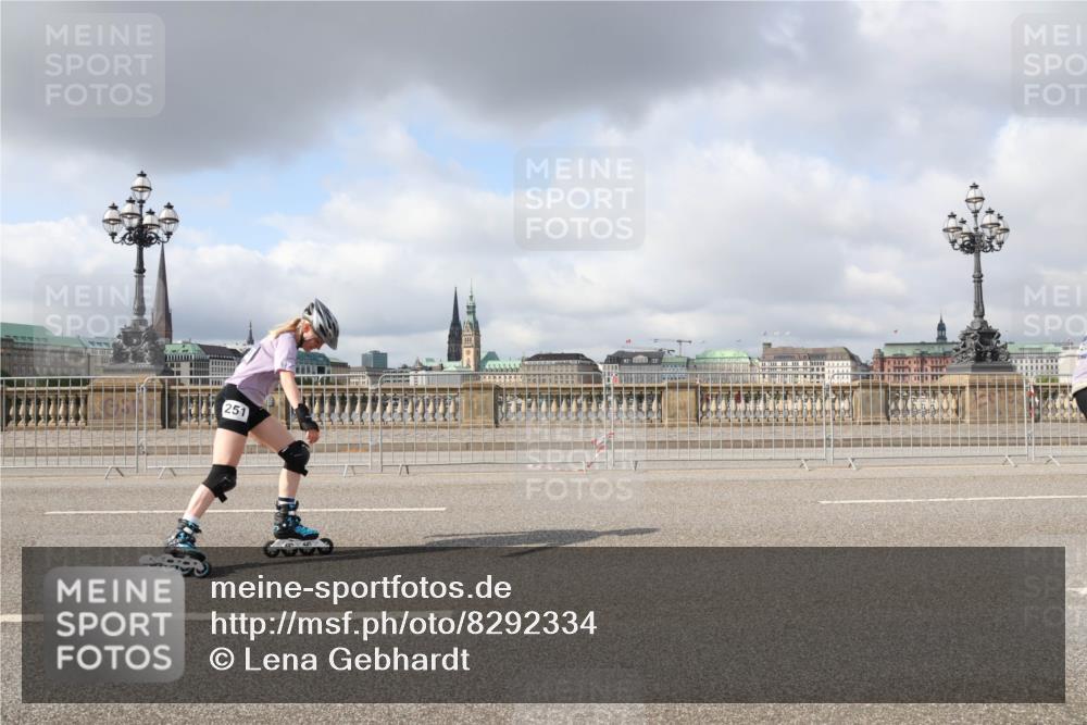 29.06.2025 - hella hamburg halbmarathon Lena Gebhardt http://msf.ph/oto/8292334 29.06.2025 09:05:50 Lombardsbrücke  meine-sportfotos.de