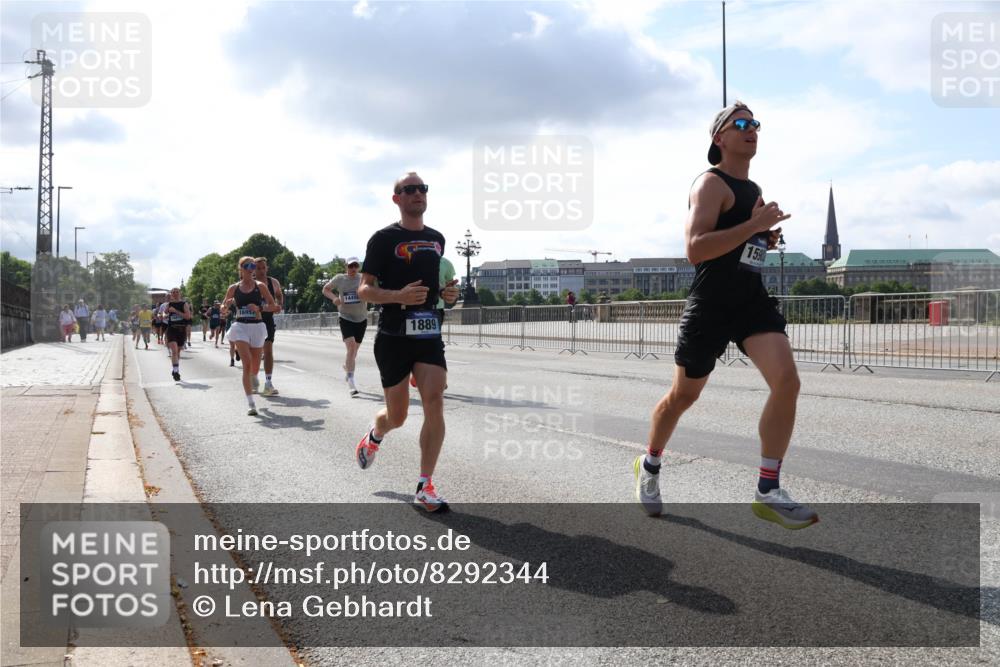 29.06.2025 - hella hamburg halbmarathon Lena Gebhardt http://msf.ph/oto/8292344 29.06.2025 09:46:31 Lombardsbrücke 1695, 14450, 1889, 1590, 1344, 1889, 2243, 2525, 3809, 3843, 3955, 4477, 4812, 4944, 5042, 5048, 5152, 6169, 6495, 6683, 7055, 7534, 7628, 7845, 7901, 8312, 8784, 8864, 8956, 9345, 10298, 10453, 10865, 10927, 10929, 11199, 11230, 11282, 11304, 11661, 11833, 12447, 12899, 12987, 13252, 13617, 13961, 14276, 14293, 14310, 15115, 15391, 15689, 15902, 16065, 16140, 16243, 16507, 16580, 16811, 16931, 16957, 17213, 17768 meine-sportfotos.de