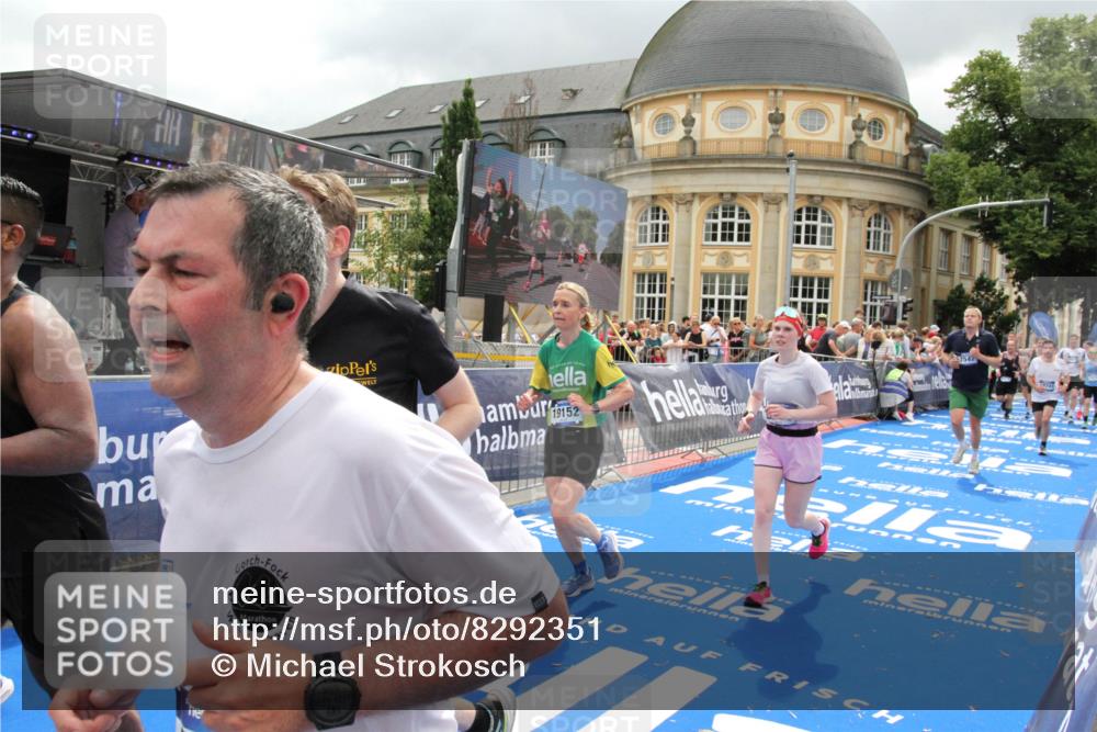 29.06.2025 - hella hamburg halbmarathon Michael Strokosch http://msf.ph/oto/8292351 29.06.2025 10:56:21 Ziel 1193, 4029, 5465, 5672, 7547, 9903, 10789, 11231, 11309, 12348, 15300, 15484, 16113, 16375, 16634, 17468, 18117, 18495, 18652, 18741, 19152 meine-sportfotos.de