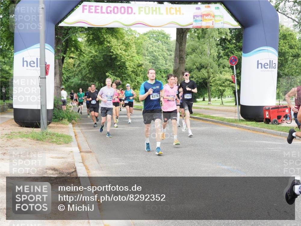 29.06.2025 - hella hamburg halbmarathon MichiJ http://msf.ph/oto/8292352 29.06.2025 10:33:44 Zwischen KM18-KM19 5706, 7087, 7450, 8374, 9720, 10796, 11495, 12528, 12579, 13687, 13919, 14228, 14462, 14764, 14783, 15362, 15365, 17492, 17544, 17835, 18081 meine-sportfotos.de