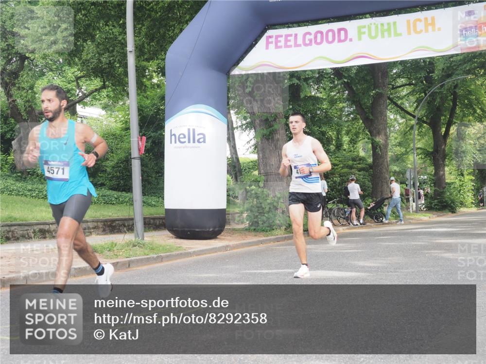 29.06.2025 - hella hamburg halbmarathon KatJ http://msf.ph/oto/8292358 29.06.2025 10:13:05 Zwischen KM18-KM19 4128, 4571 meine-sportfotos.de