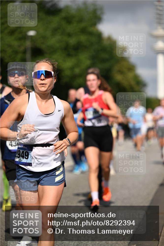 29.06.2025 - hella hamburg halbmarathon Dr. Thomas Lammeyer http://msf.ph/oto/8292394 29.06.2025 09:53:29 Kennedybrücke 1343, 1445, 1615, 1800, 1803, 1975, 2324, 2415, 2573, 2949, 3431, 3530, 4303, 4425, 4528, 5248, 5436, 5791, 5803, 5889, 6123, 6682, 7495, 7796, 8370, 8629, 8925, 9264, 9265, 9294, 9296, 9711, 9979, 10894, 10930 meine-sportfotos.de