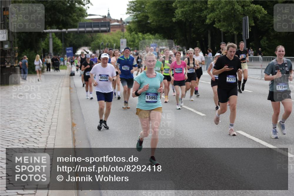 29.06.2025 - hella hamburg halbmarathon Jannik Wohlers http://msf.ph/oto/8292418 29.06.2025 10:36:24 Lombardsbrücke 1118, 1253, 1948, 1952, 1954, 2552, 2588, 3165, 3873, 3895, 4084, 4618, 4762, 4996, 5789, 6156, 6359, 7773, 8499, 8936, 8937, 9295, 9500, 9694, 9701, 10123, 10487, 10862, 11672, 11831, 11912, 12218, 12302, 12605, 12770, 12775, 13092, 13106, 13165, 13265, 13266, 13657, 13704, 13902, 13903, 14695, 15077, 15588, 15805, 15972, 15992, 16228, 16309, 16885, 16977, 17018, 17115, 17156, 17349, 17504, 18152, 18174, 18482, 18488 meine-sportfotos.de
