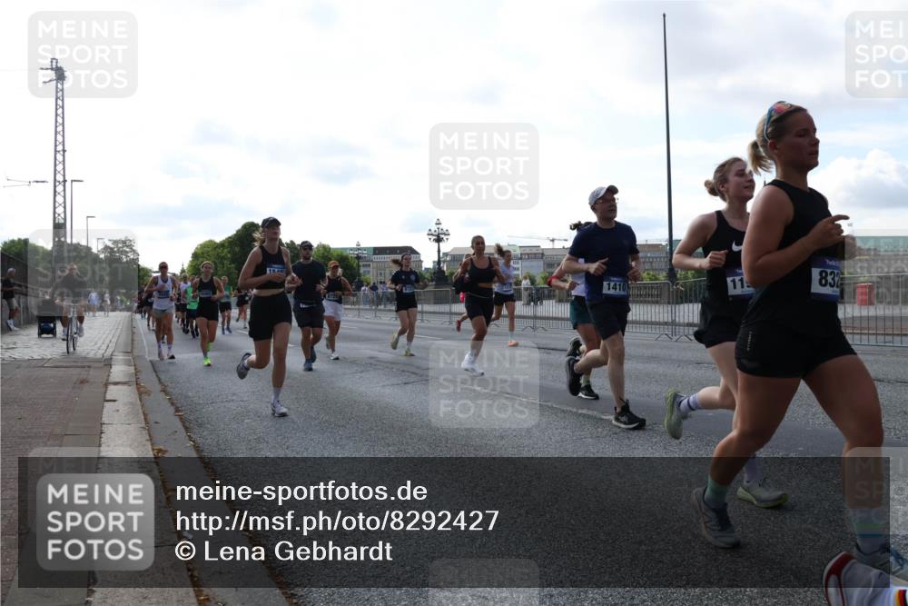 29.06.2025 - hella hamburg halbmarathon Lena Gebhardt http://msf.ph/oto/8292427 29.06.2025 09:58:53 Lombardsbrücke 8720, 11, 832, 1285, 1410, 1485, 1715, 1719, 1727, 1946, 1951, 1972, 2029, 2518, 2656, 2741, 2840, 2883, 2907, 2911, 3037, 3041, 3097, 3334, 3715, 3819, 3859, 3952, 4120, 4152, 4167, 5077, 5084, 5259, 5378, 5391, 5894, 6294, 6399, 6433, 6592, 6629, 6657, 6759, 6877, 7033, 7082, 7232, 7369, 7716, 7732, 7864, 8068, 8322, 8393, 8639, 8721, 8772, 8798, 9655, 9727, 9770, 9884, 10488 meine-sportfotos.de