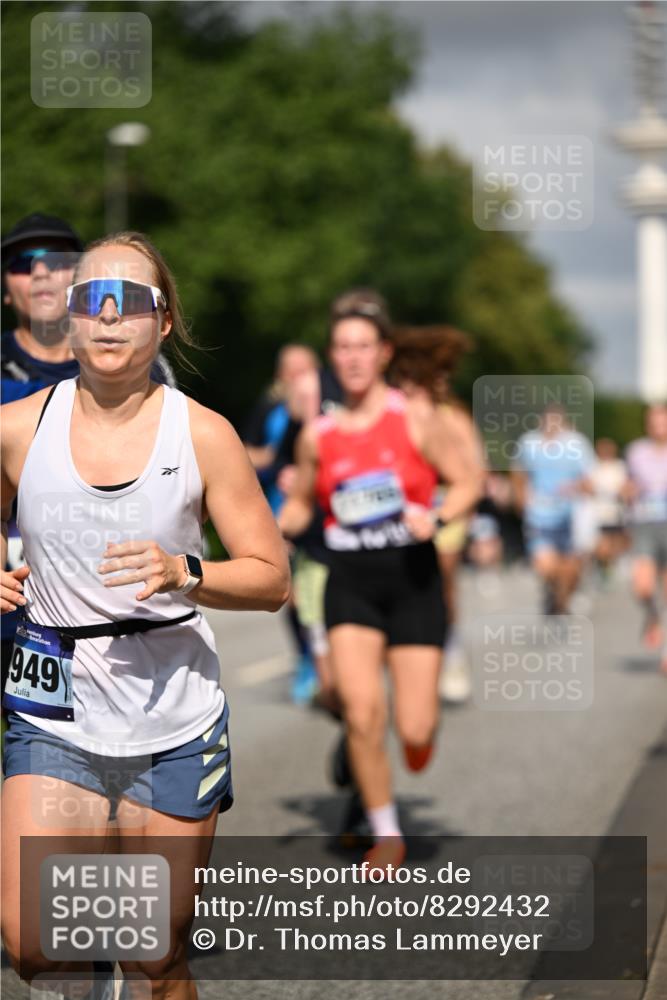 29.06.2025 - hella hamburg halbmarathon Dr. Thomas Lammeyer http://msf.ph/oto/8292432 29.06.2025 09:53:29 Kennedybrücke 1343, 1445, 1615, 1800, 1803, 1975, 2324, 2415, 2573, 2949, 3431, 3530, 4303, 4425, 4528, 5248, 5436, 5791, 5803, 5889, 6123, 6682, 7495, 7796, 8370, 8629, 8925, 9264, 9265, 9294, 9296, 9711, 9979, 10894, 10930 meine-sportfotos.de