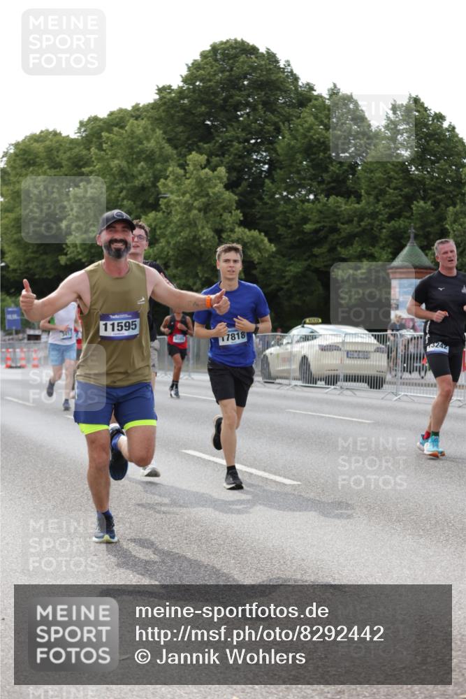 29.06.2025 - hella hamburg halbmarathon Jannik Wohlers http://msf.ph/oto/8292442 29.06.2025 10:04:33 Lombardsbrücke 1126, 1316, 1559, 2424, 2463, 2628, 2698, 3071, 3413, 4394, 4538, 4951, 6907, 6908, 7302, 8049, 8089, 9019, 11088, 11551, 11595, 12125, 13242, 13327, 16134, 16357, 16579, 17112, 17814, 17818, 18189, 18556 meine-sportfotos.de