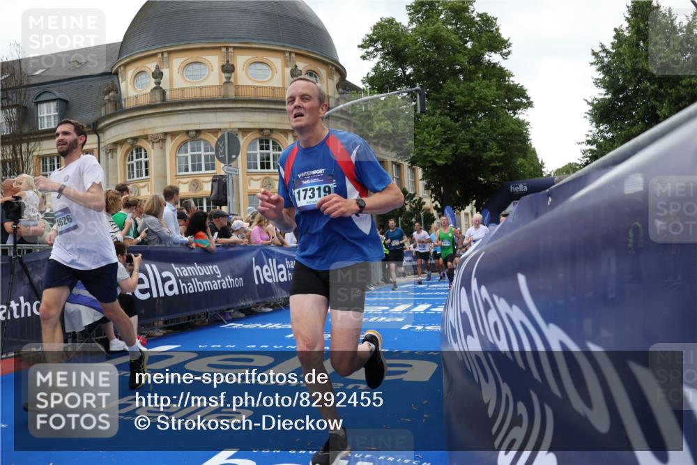 29.06.2025 - hella hamburg halbmarathon Strokosch-Dieckow http://msf.ph/oto/8292455 29.06.2025 10:50:31 Ziel 1399, 1750, 3414, 4127, 4346, 5447, 6282, 6662, 6795, 7397, 7583, 7786, 8153, 8576, 9057, 11214, 11455, 12624, 13808, 13812, 13875, 14626, 15519, 15803, 16291, 16806, 17179, 17247, 17319, 18006, 18394, 18413 meine-sportfotos.de
