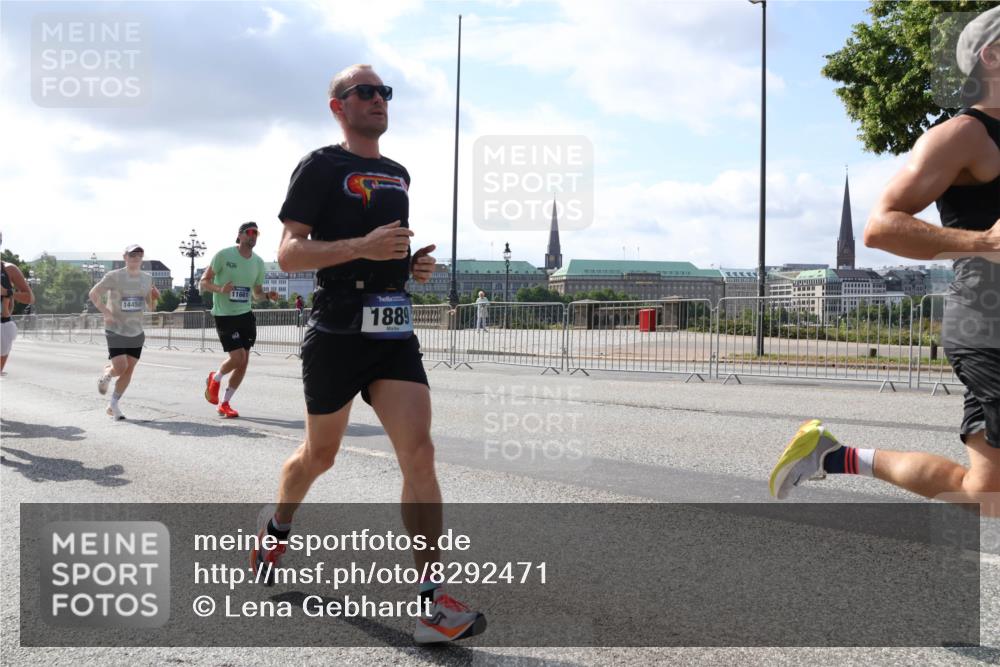 29.06.2025 - hella hamburg halbmarathon Lena Gebhardt http://msf.ph/oto/8292471 29.06.2025 09:46:31 Lombardsbrücke 11661, 14450, 1889, 1344, 1889, 2243, 2525, 3809, 3843, 3955, 4477, 4812, 4944, 5042, 5048, 5152, 6169, 6495, 6683, 7055, 7534, 7628, 7845, 7901, 8312, 8784, 8864, 8956, 9345, 10298, 10453, 10865, 10927, 10929, 11199, 11230, 11282, 11304, 11661, 11833, 12447, 12899, 12987, 13252, 13617, 13961, 14276, 14293, 14310, 15115, 15391, 15689, 15902, 16065, 16140, 16243, 16507, 16580, 16811, 16931, 16957, 17213, 17768 meine-sportfotos.de