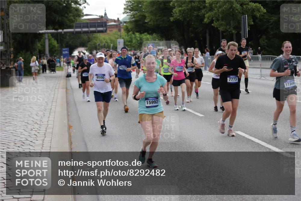 29.06.2025 - hella hamburg halbmarathon Jannik Wohlers http://msf.ph/oto/8292482 29.06.2025 10:36:24 Lombardsbrücke 1118, 1253, 1948, 1952, 1954, 2552, 2588, 3165, 3873, 3895, 4084, 4618, 4762, 4996, 5789, 6156, 6359, 7773, 8499, 8936, 8937, 9295, 9500, 9694, 9701, 10123, 10487, 10862, 11672, 11831, 11912, 12218, 12302, 12605, 12770, 12775, 13092, 13106, 13165, 13265, 13266, 13657, 13704, 13902, 13903, 14695, 15077, 15588, 15805, 15972, 15992, 16228, 16309, 16885, 16977, 17018, 17115, 17156, 17349, 17504, 18152, 18174, 18482, 18488 meine-sportfotos.de