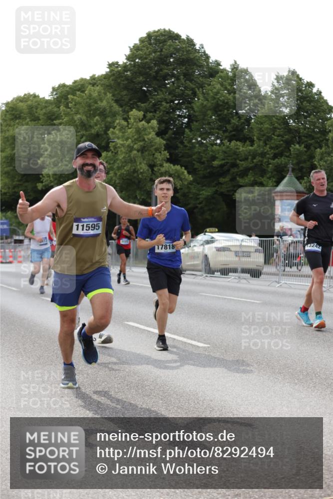 29.06.2025 - hella hamburg halbmarathon Jannik Wohlers http://msf.ph/oto/8292494 29.06.2025 10:04:33 Lombardsbrücke 1126, 1316, 1559, 2424, 2463, 2628, 2698, 3071, 3413, 4394, 4538, 4951, 6907, 6908, 7302, 8049, 8089, 9019, 11088, 11551, 11595, 12125, 13242, 13327, 16134, 16357, 16579, 17112, 17814, 17818, 18189, 18556 meine-sportfotos.de