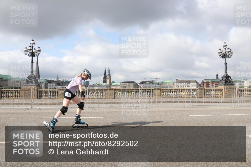 29.06.2025 - hella hamburg halbmarathon Lena Gebhardt http://msf.ph/oto/8292502 29.06.2025 09:05:50 Lombardsbrücke  meine-sportfotos.de