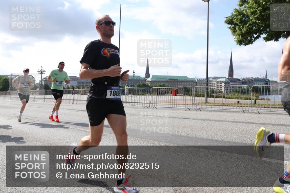 29.06.2025 - hella hamburg halbmarathon Lena Gebhardt http://msf.ph/oto/8292515 29.06.2025 09:46:31 Lombardsbrücke 14450, 11661, 1889, 1344, 1889, 2243, 2525, 3809, 3843, 3955, 4477, 4812, 4944, 5042, 5048, 5152, 6169, 6495, 6683, 7055, 7534, 7628, 7845, 7901, 8312, 8784, 8864, 8956, 9345, 10298, 10453, 10865, 10927, 10929, 11199, 11230, 11282, 11304, 11661, 11833, 12447, 12899, 12987, 13252, 13617, 13961, 14276, 14293, 14310, 15115, 15391, 15689, 15902, 16065, 16140, 16243, 16507, 16580, 16811, 16931, 16957, 17213, 17768 meine-sportfotos.de