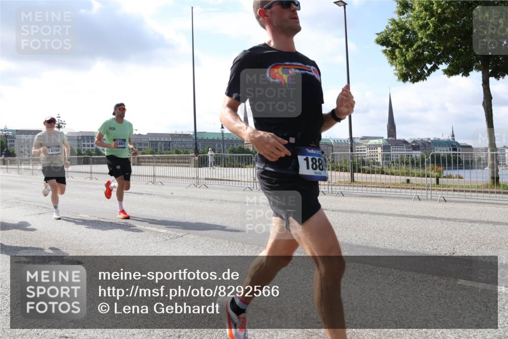 29.06.2025 - hella hamburg halbmarathon Lena Gebhardt http://msf.ph/oto/8292566 29.06.2025 09:46:31 Lombardsbrücke 14450, 661, 188, 1344, 1889, 2243, 2525, 3809, 3843, 3955, 4477, 4812, 4944, 5042, 5048, 5152, 6169, 6495, 6683, 7055, 7534, 7628, 7845, 7901, 8312, 8784, 8864, 8956, 9345, 10298, 10453, 10865, 10927, 10929, 11199, 11230, 11282, 11304, 11661, 11833, 12447, 12899, 12987, 13252, 13617, 13961, 14276, 14293, 14310, 15115, 15391, 15689, 15902, 16065, 16140, 16243, 16507, 16580, 16811, 16931, 16957, 17213, 17768 meine-sportfotos.de