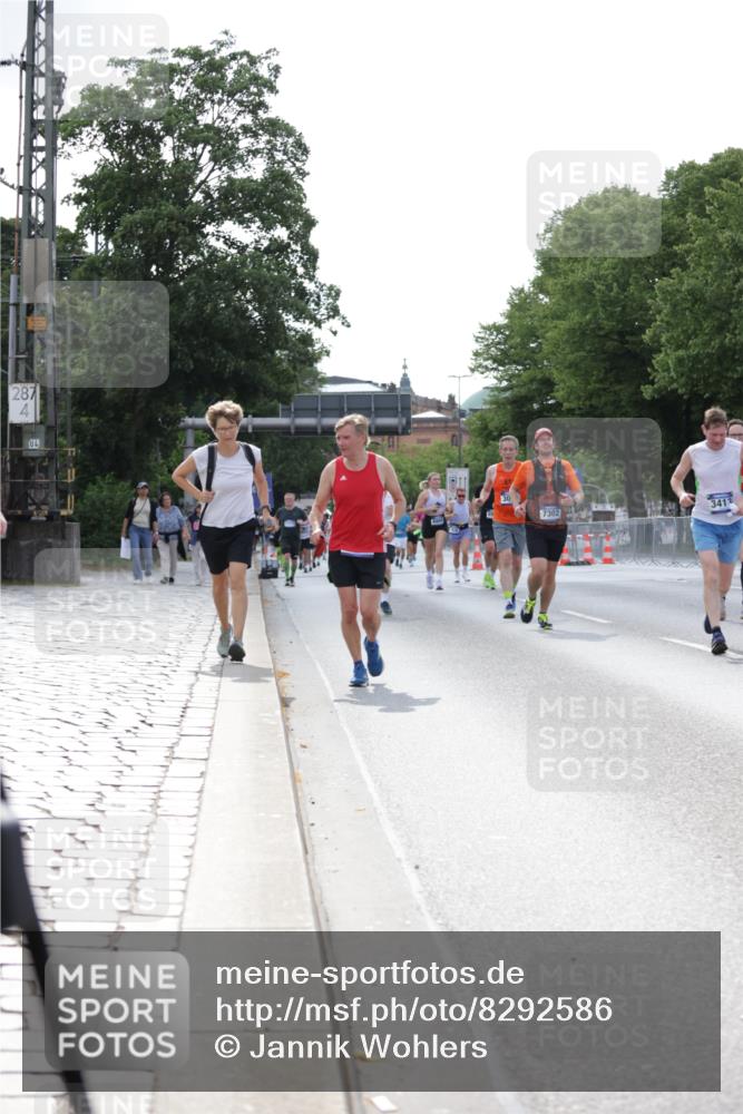 29.06.2025 - hella hamburg halbmarathon Jannik Wohlers http://msf.ph/oto/8292586 29.06.2025 10:04:34 Lombardsbrücke 1126, 1559, 2424, 2628, 2698, 3071, 3413, 4394, 4538, 4951, 6907, 6908, 7302, 8049, 8089, 9019, 11088, 11551, 11595, 12125, 13242, 13327, 16134, 16357, 16579, 17112, 17814, 17818, 18189, 18556 meine-sportfotos.de