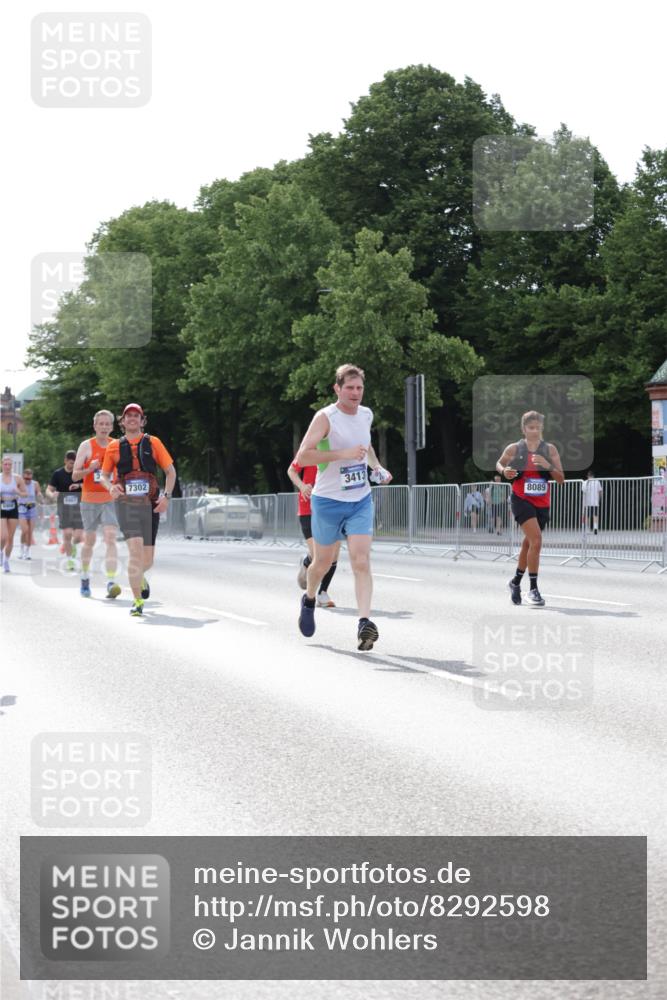29.06.2025 - hella hamburg halbmarathon Jannik Wohlers http://msf.ph/oto/8292598 29.06.2025 10:04:35 Lombardsbrücke 1126, 1559, 2424, 2628, 3071, 3413, 4394, 4538, 4951, 6907, 6908, 7302, 8049, 8089, 9019, 11088, 11551, 11595, 13242, 13327, 16134, 16357, 16579, 17112, 17814, 17818, 18189, 18556 meine-sportfotos.de