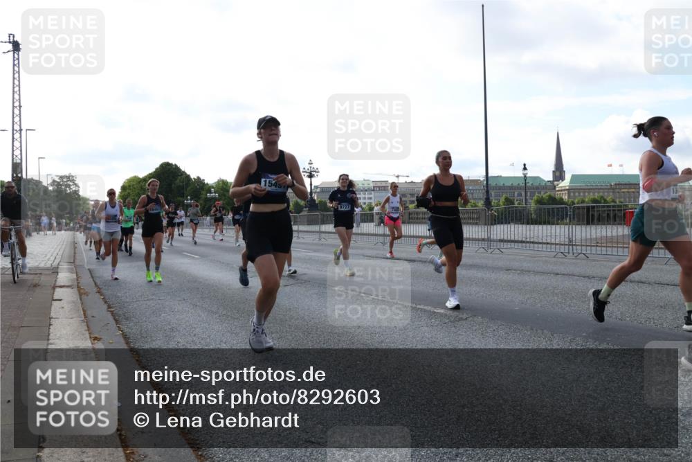 29.06.2025 - hella hamburg halbmarathon Lena Gebhardt http://msf.ph/oto/8292603 29.06.2025 09:58:54 Lombardsbrücke 18467, 1545, 9727, 1285, 1410, 1485, 1506, 1715, 1719, 1727, 1946, 1951, 1972, 2029, 2518, 2741, 2840, 2883, 2907, 2911, 3037, 3041, 3097, 3334, 3715, 3819, 3859, 3952, 4120, 4152, 4167, 5077, 5084, 5259, 5378, 5391, 5420, 5894, 6294, 6390, 6399, 6433, 6592, 6629, 6657, 6759, 6877, 7033, 7082, 7232, 7369, 7716, 7732, 7864, 8068, 8322, 8393, 8639, 8721, 8772, 8798, 9655, 9727, 9770, 9884, 10488 meine-sportfotos.de