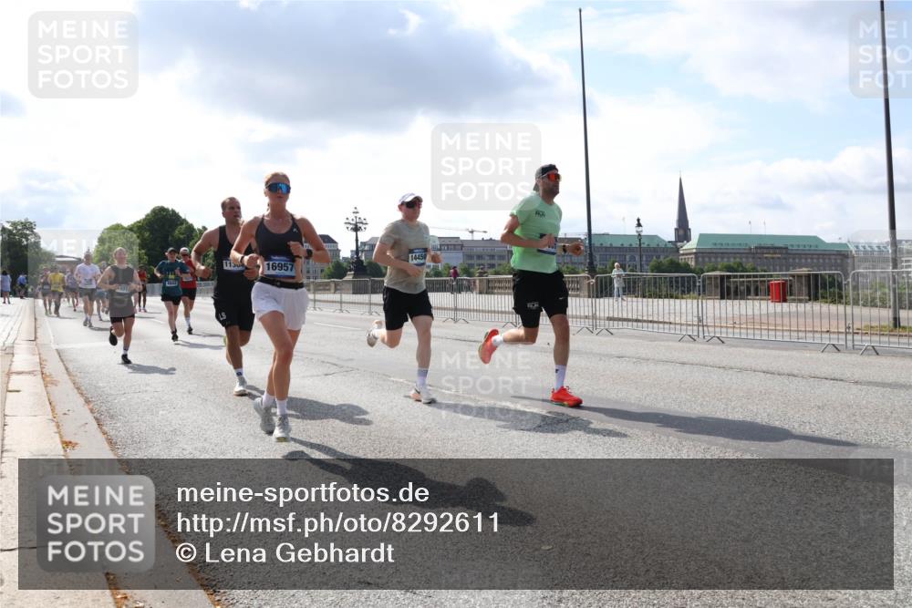 29.06.2025 - hella hamburg halbmarathon Lena Gebhardt http://msf.ph/oto/8292611 29.06.2025 09:46:32 Lombardsbrücke 1681, 4944, 14450, 1130, 16957, 1344, 1889, 2243, 2525, 3809, 3843, 3955, 4477, 4944, 5042, 5048, 5152, 6169, 6495, 6683, 7055, 7534, 7628, 7845, 7901, 8312, 8784, 8864, 8956, 9345, 10298, 10453, 10865, 10927, 10929, 11199, 11230, 11282, 11304, 11661, 11833, 12447, 12899, 12987, 13252, 13493, 13494, 13617, 13961, 14276, 14293, 14310, 15115, 15391, 15689, 15902, 16065, 16140, 16243, 16507, 16580, 16811, 16931, 16957, 17213, 17768 meine-sportfotos.de