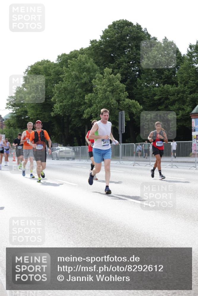 29.06.2025 - hella hamburg halbmarathon Jannik Wohlers http://msf.ph/oto/8292612 29.06.2025 10:04:35 Lombardsbrücke 1126, 1559, 2424, 2628, 3071, 3413, 4394, 4538, 4951, 6907, 6908, 7302, 8049, 8089, 9019, 11088, 11551, 11595, 13242, 13327, 16134, 16357, 16579, 17112, 17814, 17818, 18189, 18556 meine-sportfotos.de