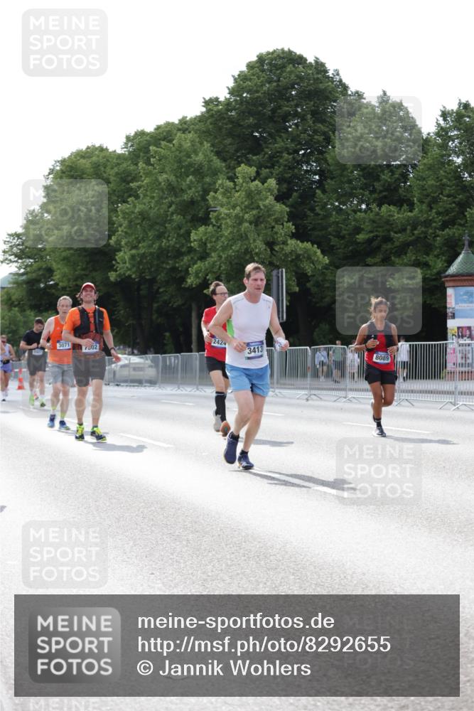 29.06.2025 - hella hamburg halbmarathon Jannik Wohlers http://msf.ph/oto/8292655 29.06.2025 10:04:35 Lombardsbrücke 1126, 1559, 2424, 2628, 3071, 3413, 4394, 4538, 4951, 6907, 6908, 7302, 8049, 8089, 9019, 11088, 11551, 11595, 13242, 13327, 16134, 16357, 16579, 17112, 17814, 17818, 18189, 18556 meine-sportfotos.de