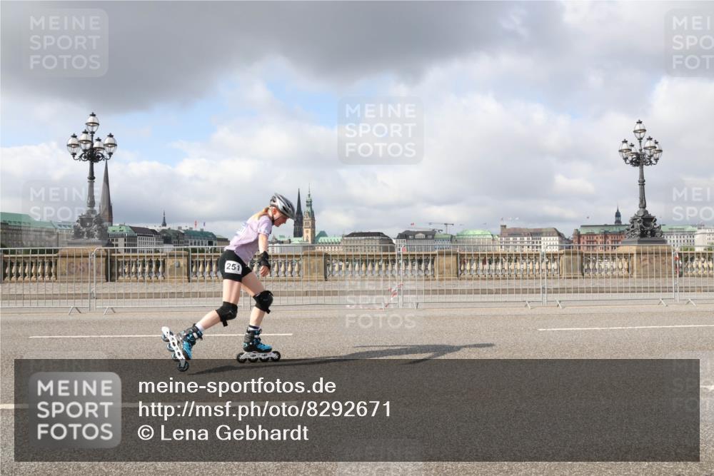 29.06.2025 - hella hamburg halbmarathon Lena Gebhardt http://msf.ph/oto/8292671 29.06.2025 09:05:50 Lombardsbrücke  meine-sportfotos.de
