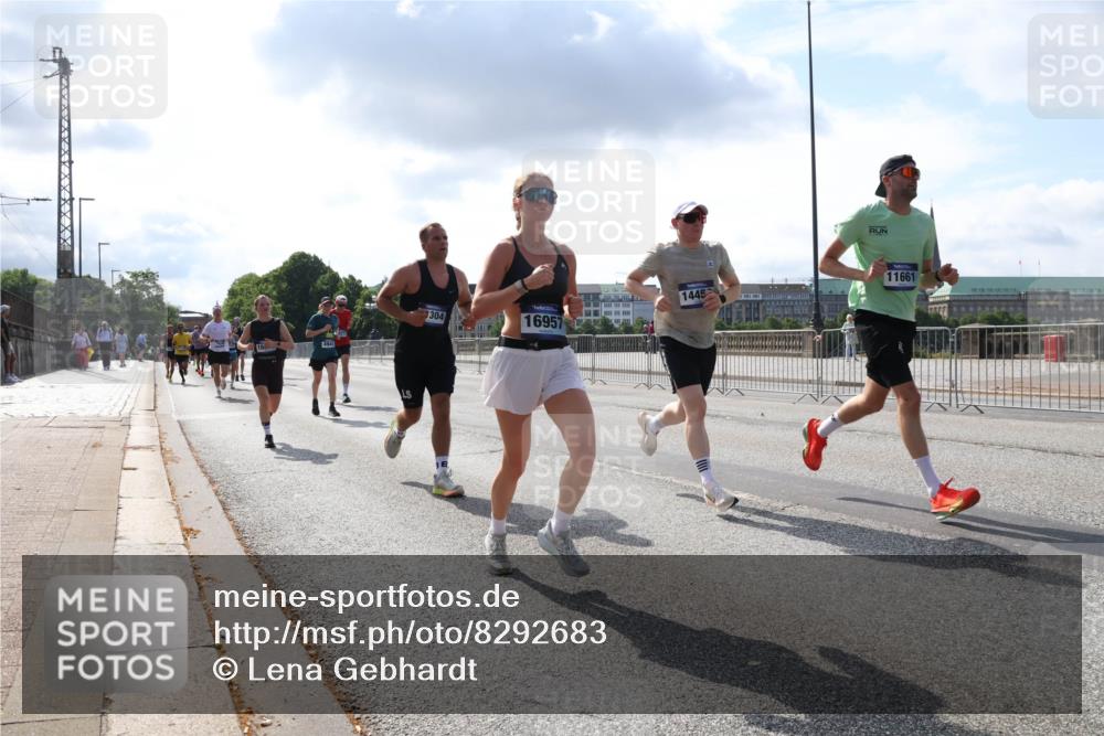 29.06.2025 - hella hamburg halbmarathon Lena Gebhardt http://msf.ph/oto/8292683 29.06.2025 09:46:32 Lombardsbrücke 1445, 1304, 16957, 11661, 388866, 1344, 1889, 2243, 2525, 3809, 3843, 3955, 4477, 4944, 5042, 5048, 5152, 6169, 6495, 6683, 7055, 7534, 7628, 7845, 7901, 8312, 8784, 8864, 8956, 9345, 10298, 10453, 10865, 10927, 10929, 11199, 11230, 11282, 11304, 11661, 11833, 12447, 12899, 12987, 13252, 13493, 13494, 13617, 13961, 14276, 14293, 14310, 15115, 15391, 15689, 15902, 16065, 16140, 16243, 16507, 16580, 16811, 16931, 16957, 17213, 17768 meine-sportfotos.de