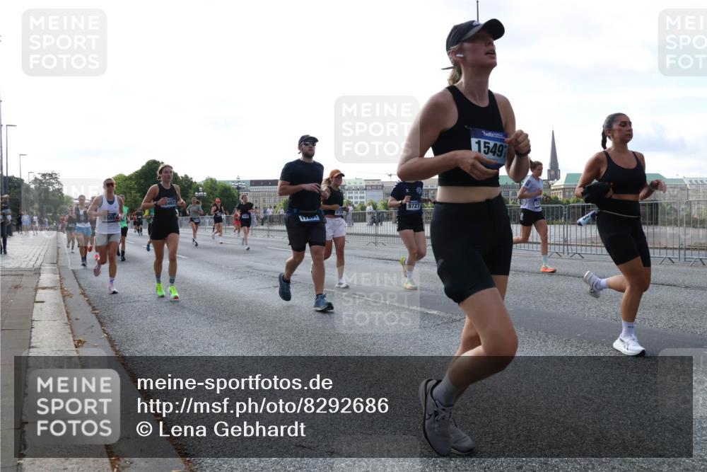 29.06.2025 - hella hamburg halbmarathon Lena Gebhardt http://msf.ph/oto/8292686 29.06.2025 09:58:55 Lombardsbrücke 6585, 17497, 8721, 9727, 15497, 1285, 1410, 1485, 1506, 1715, 1719, 1727, 1946, 1951, 1972, 2029, 2518, 2741, 2840, 2883, 2907, 2911, 3037, 3097, 3334, 3715, 3819, 3952, 4120, 4152, 4167, 5077, 5084, 5259, 5378, 5391, 5420, 5894, 6294, 6390, 6399, 6433, 6592, 6629, 6657, 6759, 6877, 7033, 7082, 7232, 7369, 7716, 7732, 7864, 8068, 8322, 8393, 8639, 8721, 8772, 8798, 9655, 9727, 9770, 9884, 10488 meine-sportfotos.de