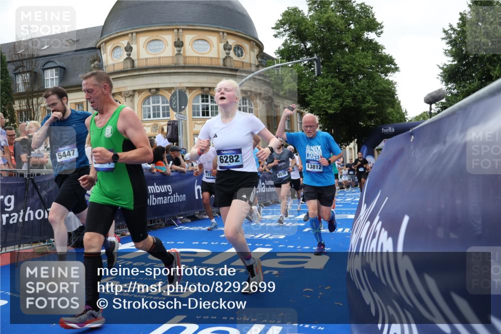 29.06.2025 - hella hamburg halbmarathon Strokosch-Dieckow http://msf.ph/oto/8292699 29.06.2025 10:50:34 Ziel 1399, 1750, 3414, 4127, 4346, 5447, 6282, 6662, 6712, 7134, 7397, 7583, 7786, 7952, 8153, 8576, 9057, 11214, 11356, 11455, 13701, 13808, 13812, 13875, 14626, 15519, 15803, 16291, 16806, 17179, 17247, 17319, 18006, 18413, 18820 meine-sportfotos.de