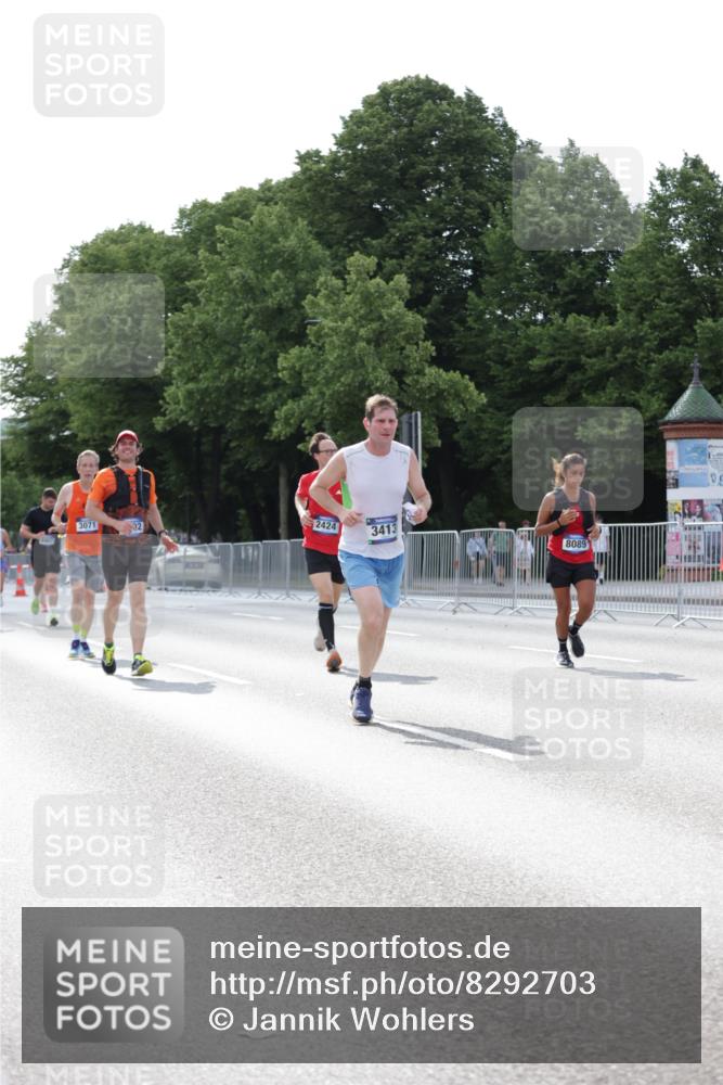 29.06.2025 - hella hamburg halbmarathon Jannik Wohlers http://msf.ph/oto/8292703 29.06.2025 10:04:35 Lombardsbrücke 1126, 1559, 2424, 2628, 3071, 3413, 4394, 4538, 4951, 6907, 6908, 7302, 8049, 8089, 9019, 11088, 11551, 11595, 13242, 13327, 16134, 16357, 16579, 17112, 17814, 17818, 18189, 18556 meine-sportfotos.de