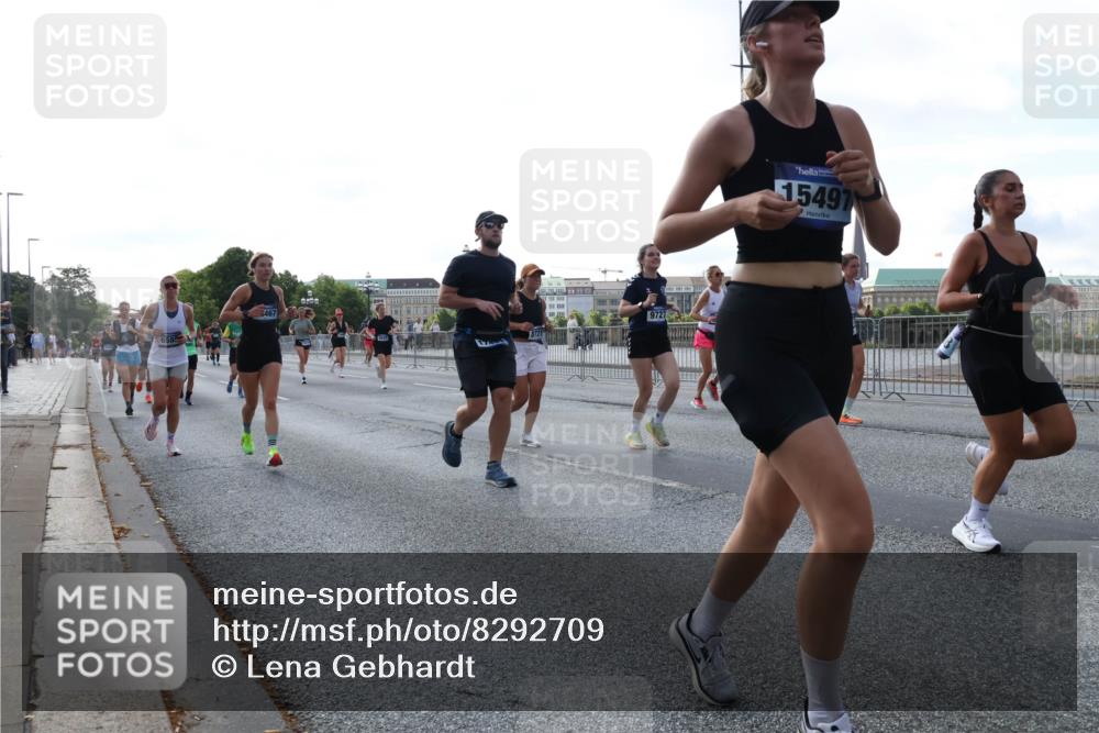 29.06.2025 - hella hamburg halbmarathon Lena Gebhardt http://msf.ph/oto/8292709 29.06.2025 09:58:55 Lombardsbrücke 6585, 467, 8721, 9727, 15497, 1285, 1410, 1485, 1506, 1715, 1719, 1727, 1946, 1951, 1972, 2029, 2518, 2741, 2840, 2883, 2907, 2911, 3037, 3097, 3334, 3715, 3819, 3952, 4120, 4152, 4167, 5077, 5084, 5259, 5378, 5391, 5420, 5894, 6294, 6390, 6399, 6433, 6592, 6629, 6657, 6759, 6877, 7033, 7082, 7232, 7369, 7716, 7732, 7864, 8068, 8322, 8393, 8639, 8721, 8772, 8798, 9655, 9727, 9770, 9884, 10488 meine-sportfotos.de
