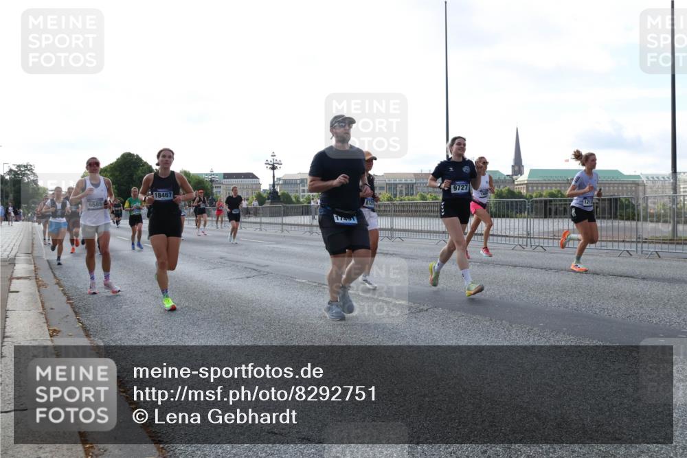 29.06.2025 - hella hamburg halbmarathon Lena Gebhardt http://msf.ph/oto/8292751 29.06.2025 09:58:55 Lombardsbrücke 18467, 6585, 17491, 8721, 9727, 1213, 1285, 1410, 1485, 1506, 1715, 1719, 1727, 1946, 1951, 1972, 2029, 2518, 2741, 2840, 2883, 2907, 2911, 3037, 3097, 3334, 3715, 3819, 3952, 4120, 4152, 4167, 5077, 5084, 5259, 5378, 5391, 5420, 5894, 6294, 6390, 6399, 6433, 6592, 6629, 6657, 6759, 6877, 7033, 7082, 7232, 7369, 7716, 7732, 7864, 8068, 8322, 8393, 8639, 8721, 8772, 8798, 9655, 9727, 9770, 9884, 10488 meine-sportfotos.de