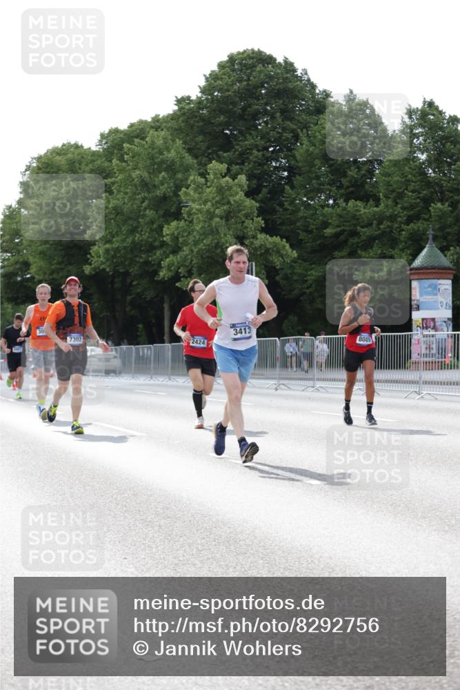 29.06.2025 - hella hamburg halbmarathon Jannik Wohlers http://msf.ph/oto/8292756 29.06.2025 10:04:35 Lombardsbrücke 1126, 1559, 2424, 2628, 3071, 3413, 4394, 4538, 4951, 6907, 6908, 7302, 8049, 8089, 9019, 11088, 11551, 11595, 13242, 13327, 16134, 16357, 16579, 17112, 17814, 17818, 18189, 18556 meine-sportfotos.de