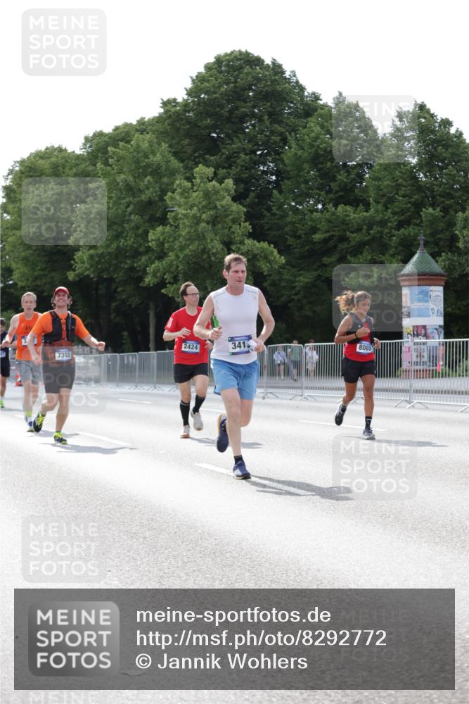 29.06.2025 - hella hamburg halbmarathon Jannik Wohlers http://msf.ph/oto/8292772 29.06.2025 10:04:35 Lombardsbrücke 1126, 1559, 2424, 2628, 3071, 3413, 4394, 4538, 4951, 6907, 6908, 7302, 8049, 8089, 9019, 11088, 11551, 11595, 13242, 13327, 16134, 16357, 16579, 17112, 17814, 17818, 18189, 18556 meine-sportfotos.de